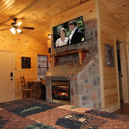 Mountain Magic Villa Gatlinburg Room photo